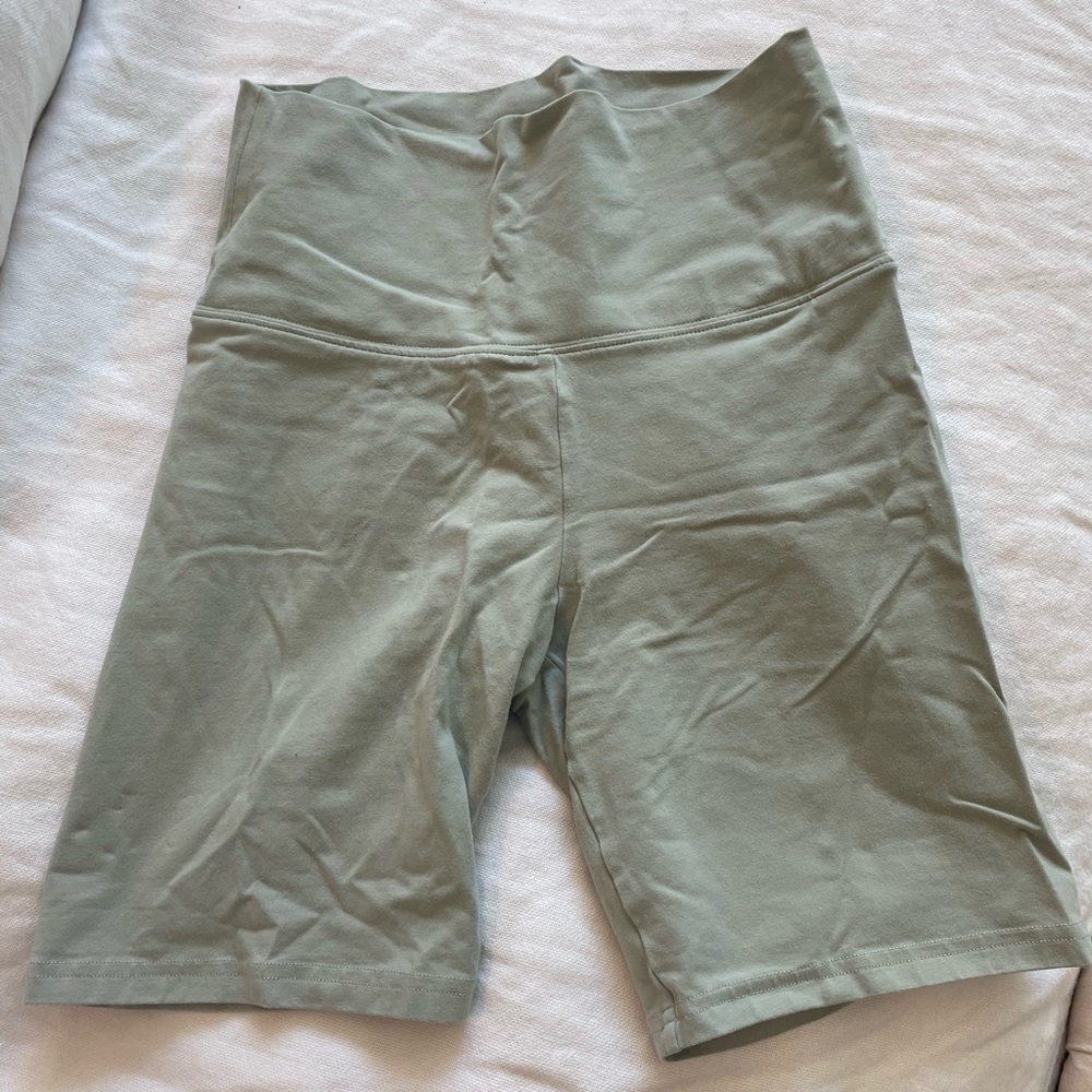Aritzia TNAChill Hi-Rise Atmosphere Biker shorts